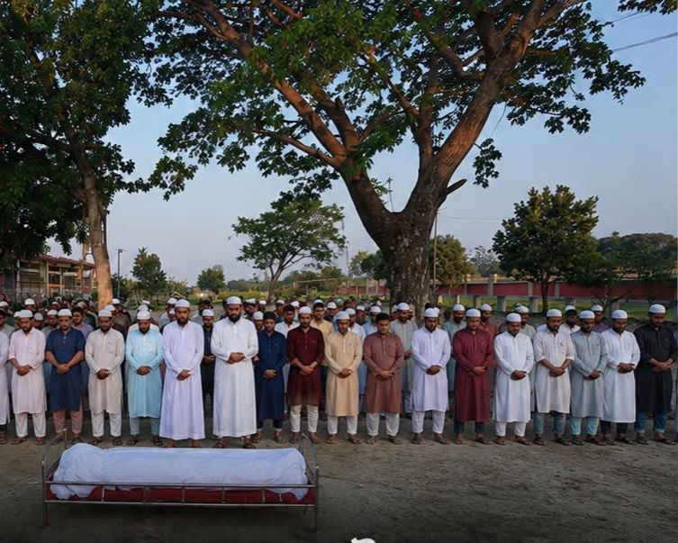 পাওনা টাকা না দেয়ায় লাশের জানাজায় বাঁধা