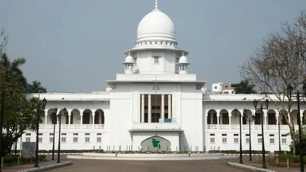 চেয়ার বা সোফার পেছনে জাতীয় পতাকা ব্যবহার বন্ধে হাইকোর্টের নির্দেশ