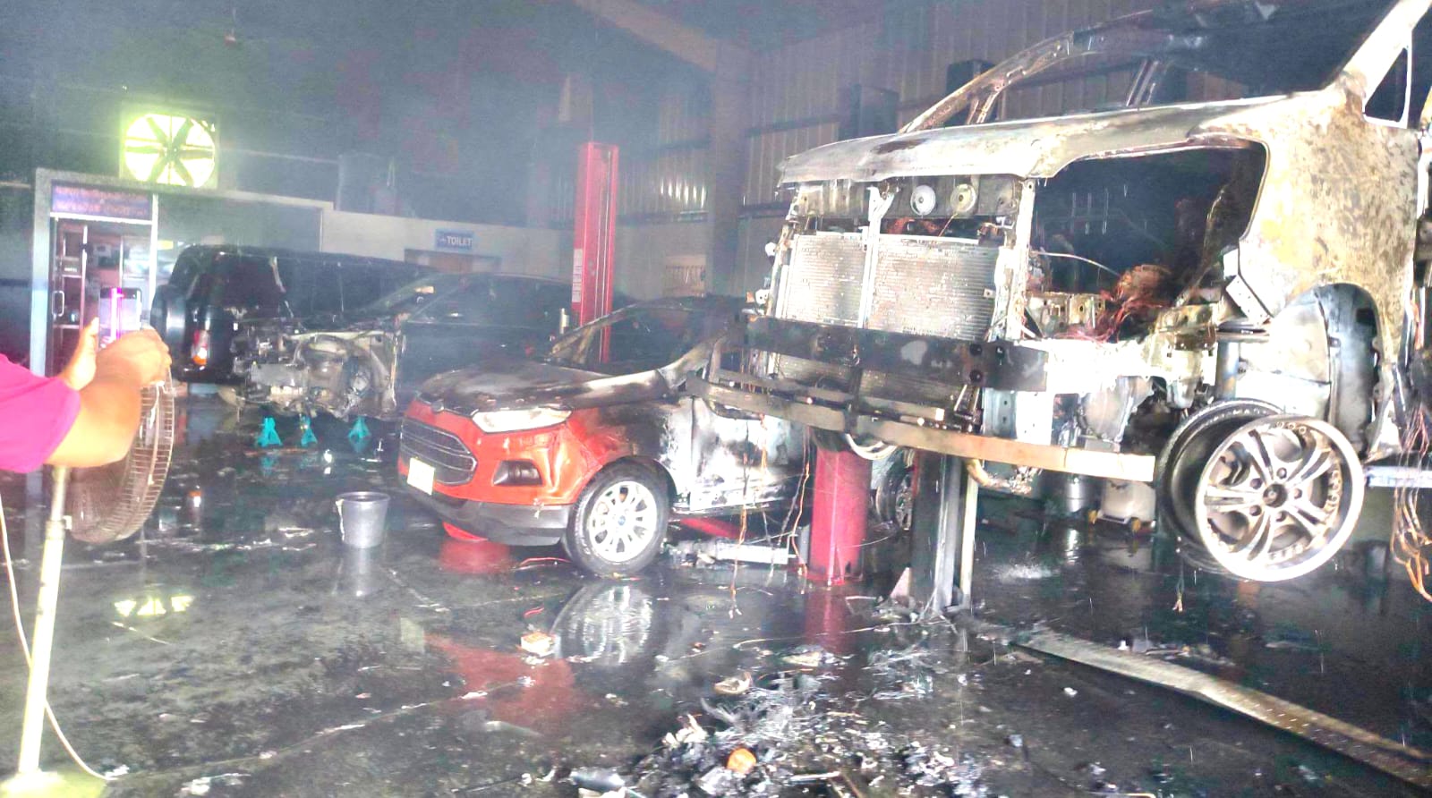 বগুড়ায় 'জারা কার হাউজে' ভয়াবহ আগুন
