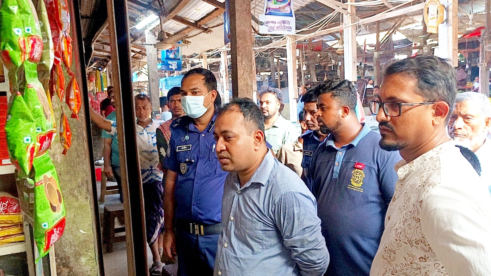 সোনারগাঁয়ে ভ্রাম্যমাণ আদালতে চার মুদি দোকানিকে জরিমানা