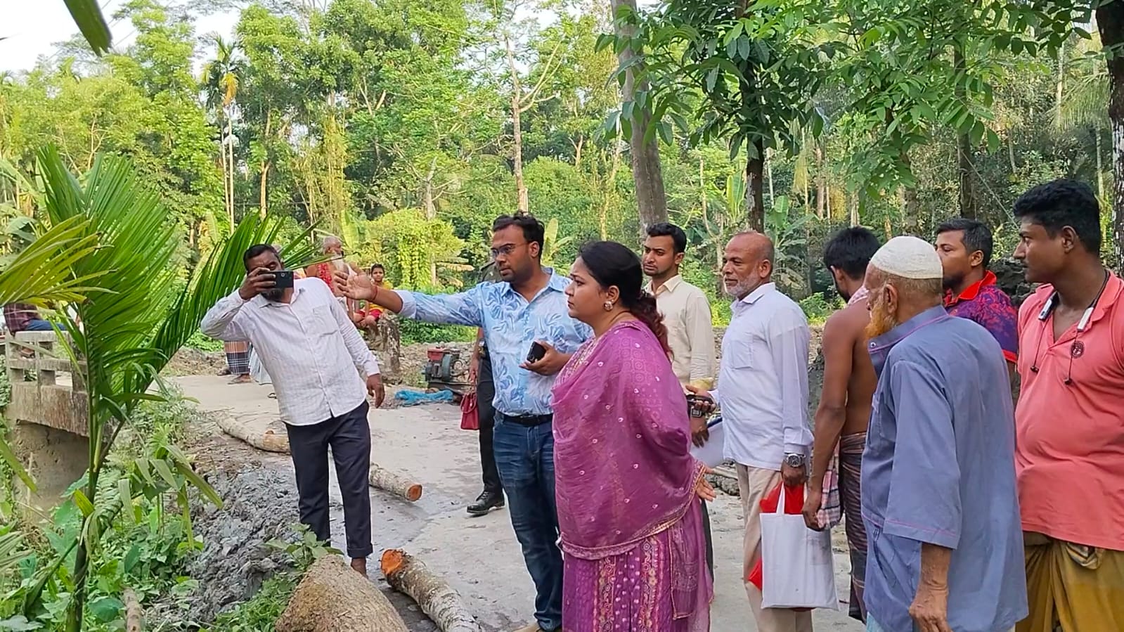রাজাপুরে খাল পুণ:খননে অনিয়ম,পরিদর্শনে গিয়ে অসঙ্গতি পেলেন ইউএনও