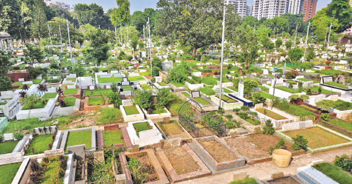 ঢাকার কবরস্থানে সংকট বহুমুখী, শেষ ঠিকানা ঘিরে বাড়ছে অর্থের চাপ