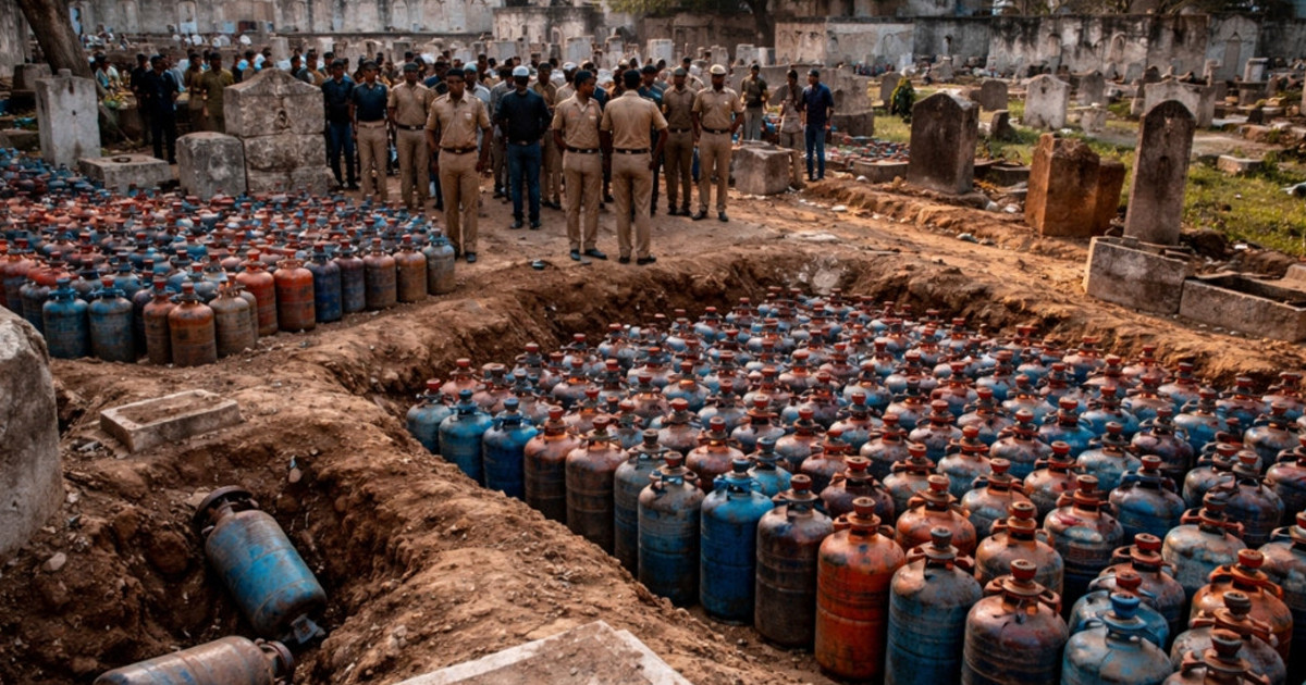 ভারতে কবরস্থান থেকে উদ্ধার ৪১৪ গ্যাস সিলিন্ডার, আটক ১০