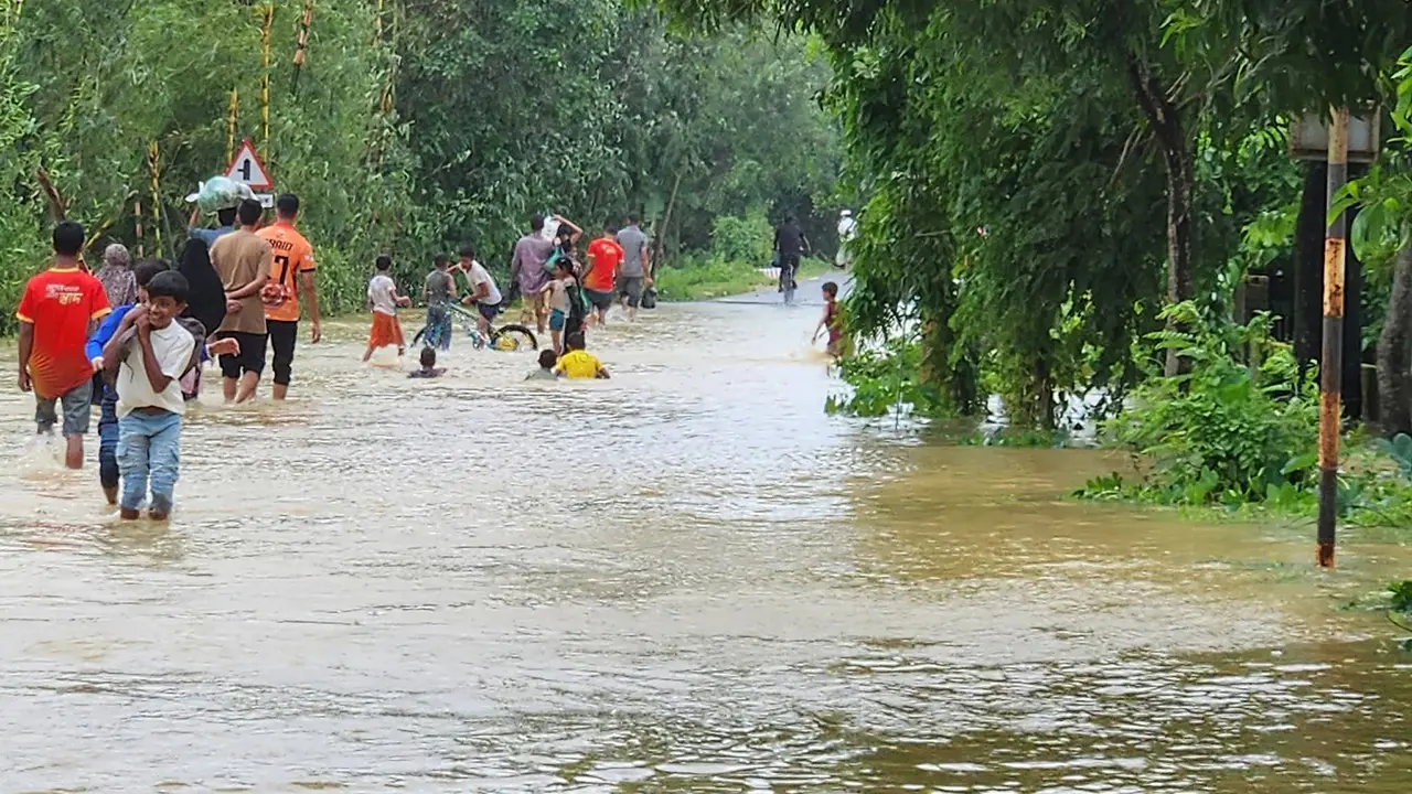 কক্সবাজারে নামছে বন্যার পানি, ক্ষতিগ্রস্ত ২ লাখ ৩৩ হাজার মানুষ