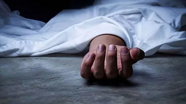 নারায়ণগঞ্জের ফতুল্লায় পরিত্যক্ত একটি বাড়ি থেকে অজ্ঞাত পরিচয়ে এক কিশোরের মরদেহ উদ্ধার করেছে পুলিশ।