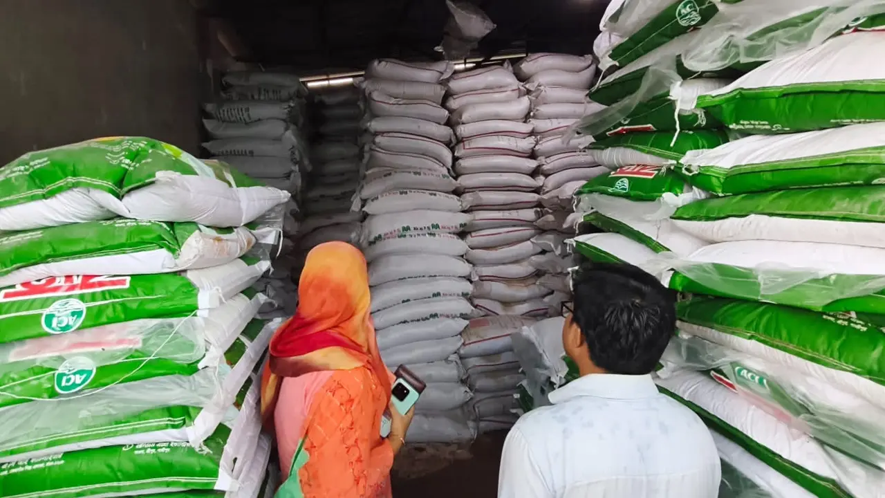 খাগড়াছড়িতে ২১ মেট্রিক টন সার জব্দ