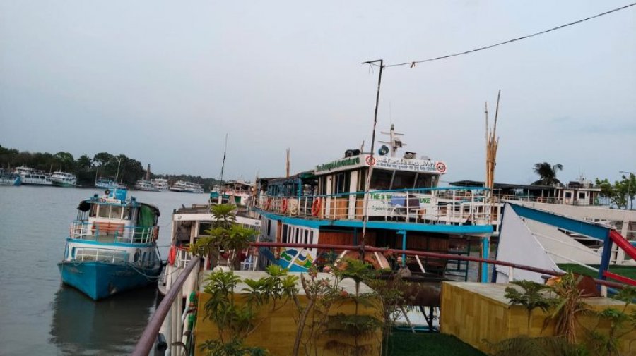 বাড়তি দরে জ্বালানি কিনে শুরু হলো ৪২ জাহাজের সুন্দরবন যাত্রা
