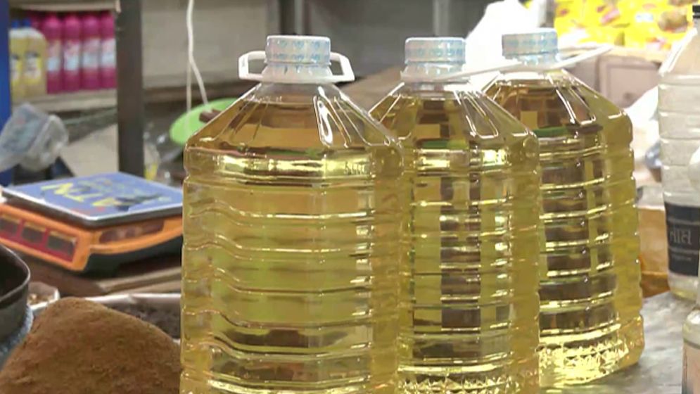 বোতলজাত সয়াবিন তেল উধাও, নতুন কৌশলের অভিযোগ