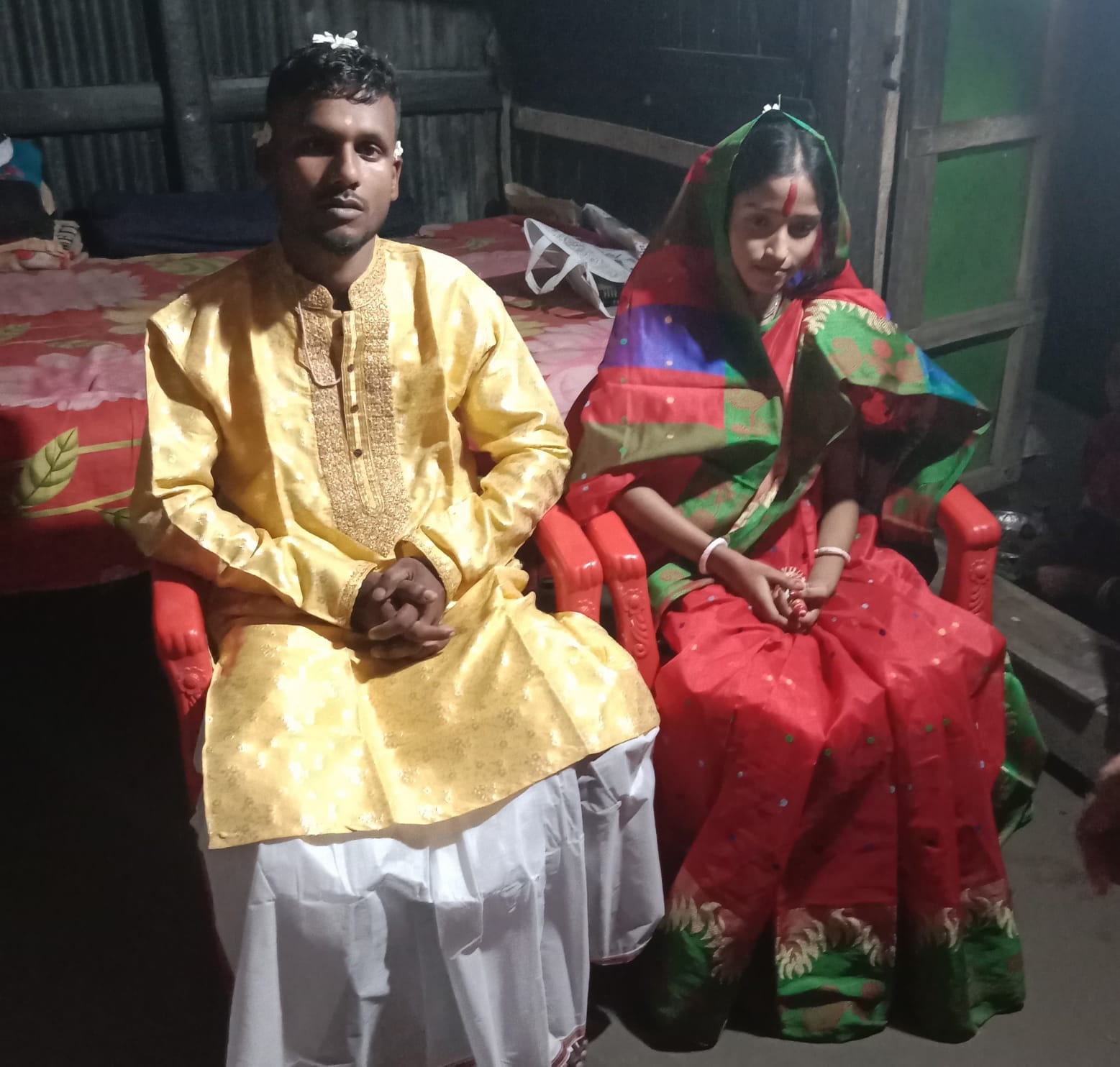 বাগেরহাটে প্রেমের বিয়ের পর স্বর্ণালংকার-টাকা নিয়ে তরুণী উধাও, হানিট্র্যাপের অভিযোগ