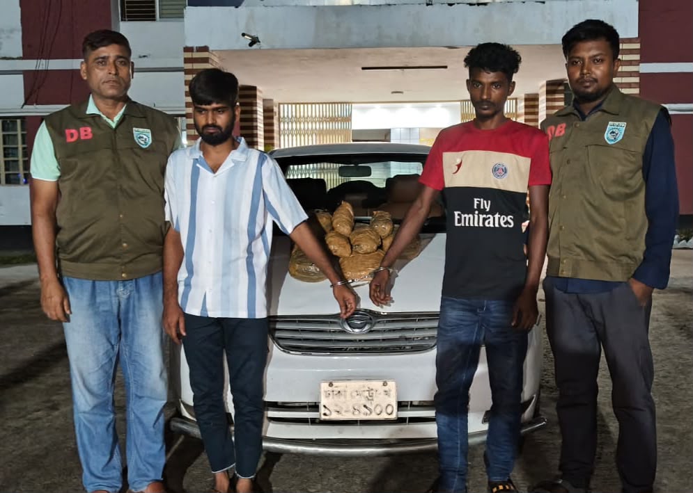 কুড়িগ্রামে গাঁজা প্রাইভেটকারসহ গ্রেফতার-২