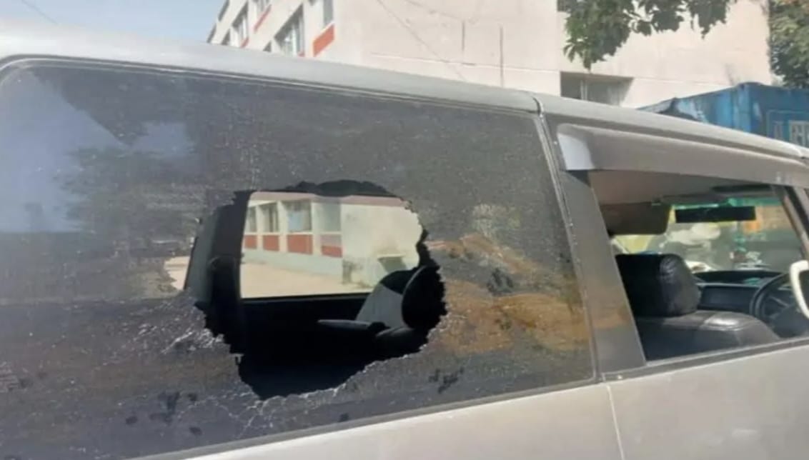 সোনারগাঁয়ে প্রবাসীর গাড়িতে ডাকাতি,গুলি বর্ষণ