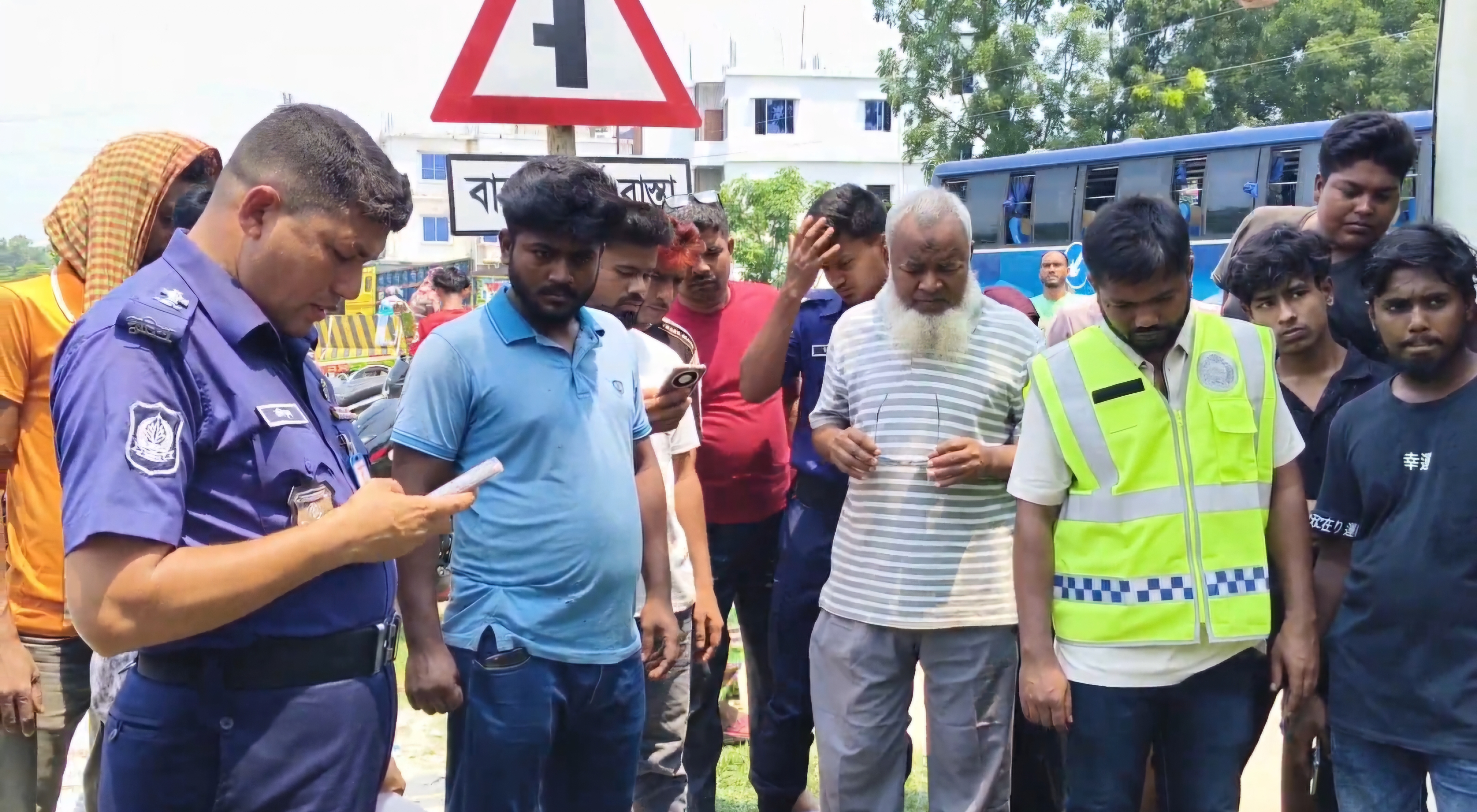 মেহেরপুরের বামুন্দী বাজারে চোর সন্দেহে গণপিটুনি; অজ্ঞাত এক যুবক নিহত