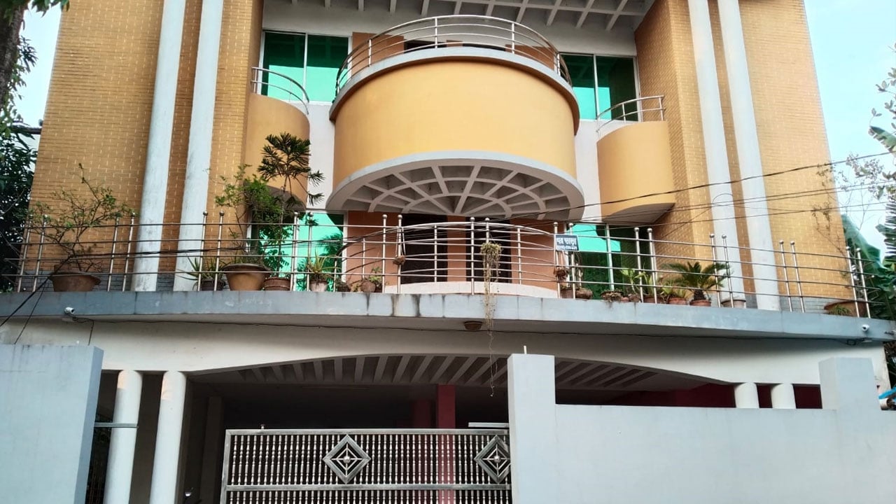 আইজিপির বাসায় চুরির খবর গুজব, ঝড়ে ছিঁড়ে পড়া তারই খোয়া গিয়েছিল