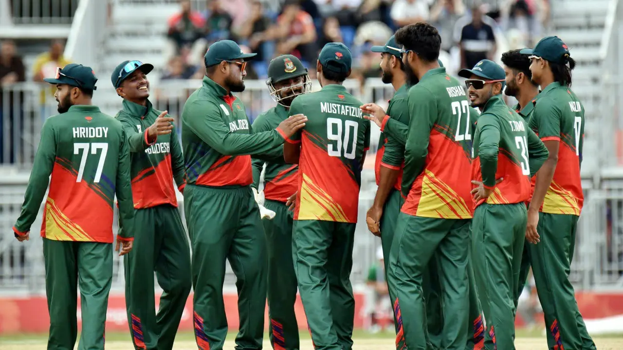 ১০২ রানেই অলআউট বাংলাদেশ, ব্রোঞ্জ-ও জুটল না কপালে