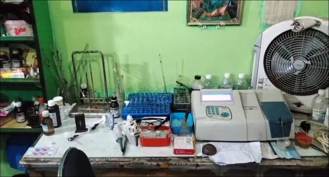 বাগেরহাটে নোংড়া পরিবেশ ও লাইসেন্সের মেয়াদ না থাকায় ডায়গনস্টিক সেন্টার সিলগালা, জরিমানা