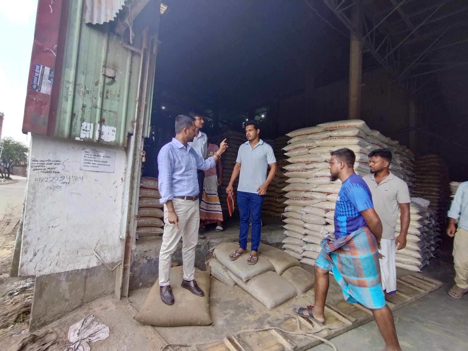 ধামরাইয়ে রাইস মিল ও ৩ মিষ্টির দোকানকে জরিমানা