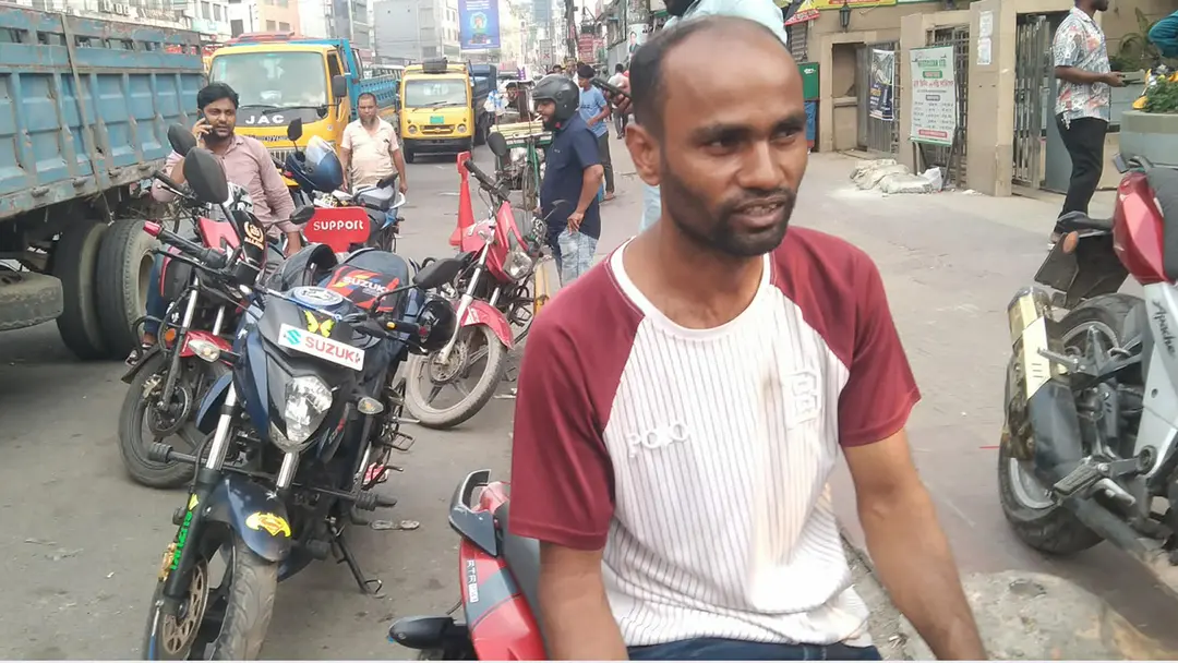 সংকটের চিত্র: তেলের লাইনে নাস্তা-দুপুর, দিন শেষে মেলেনি তেল