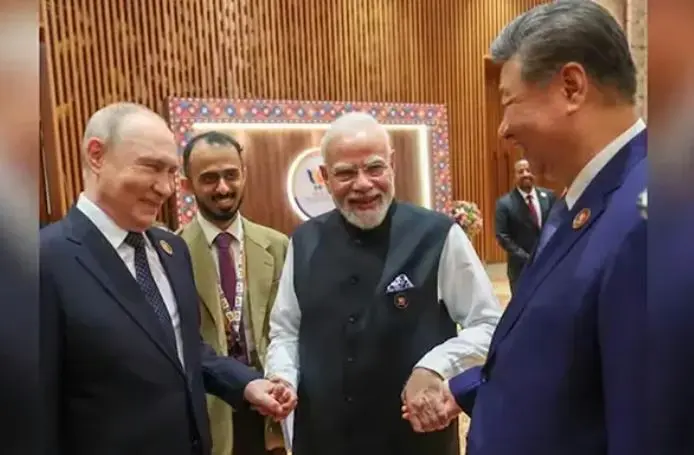 রাশিয়া-চীন ঘনিষ্ঠতা বাড়ছে, যুক্তরাষ্ট্র কি দুর্বল হচ্ছে?