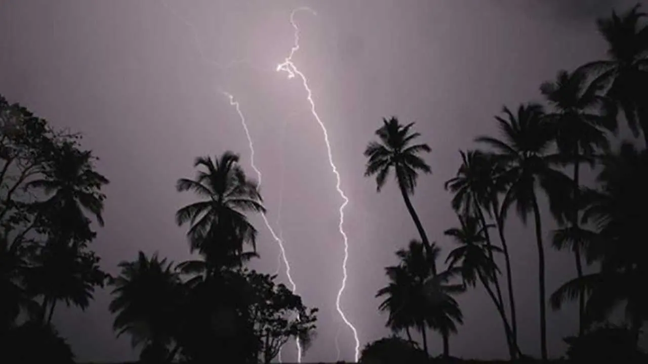 ৯ অঞ্চলে দমকা হাওয়া ও বজ্রবৃষ্টির সম্ভাবনা, নদীবন্দরে সতর্কবার্তা