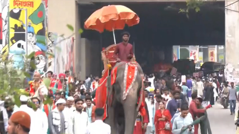 ঈদুল ফিতর উপলক্ষে রাজধানীতে বর্ণাঢ্য আনন্দ মিছিল