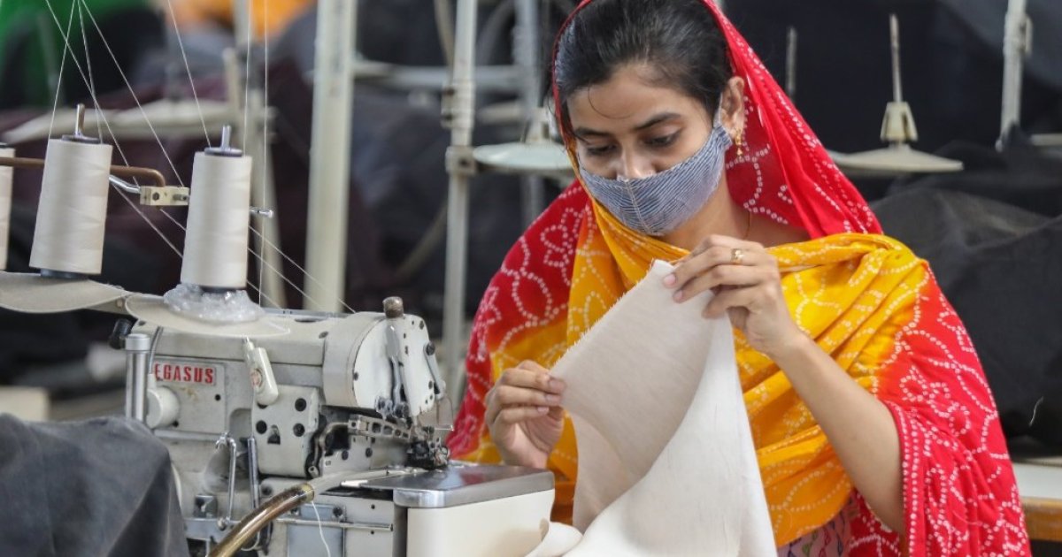 জ্বালানি সংকটে ধাক্কা পোশাকশিল্পে, রপ্তানি বাজার হারানোর আশঙ্কা