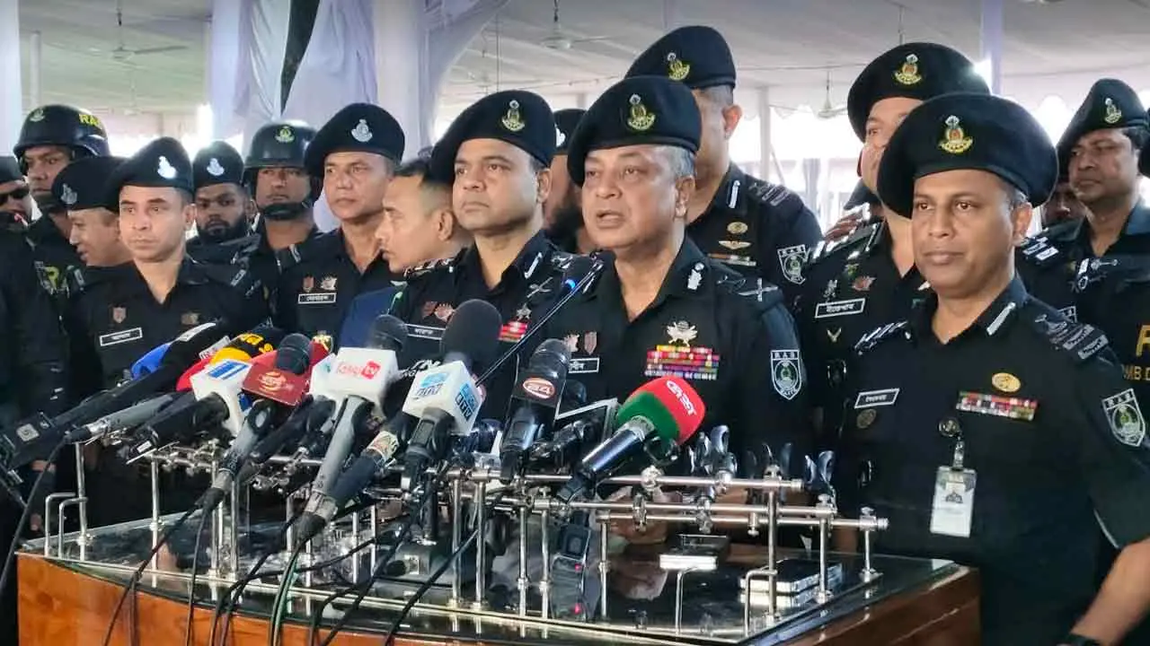 ঈদ নিরাপত্তার সংবাদ সম্মেলনে র‍্যাব ডিজি ‘কোনো থ্রেট অনুভব করছি না, তাই বিশেষ নিরাপত্তার প্রয়োজন নেই’