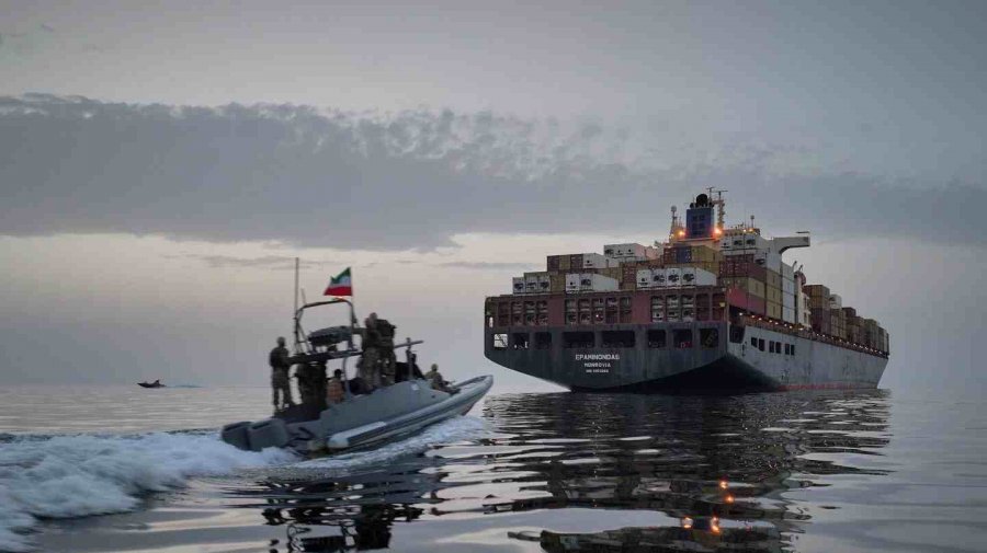 হরমুজ প্রণালিতে মানবিক করিডোর চালুর আহ্বান