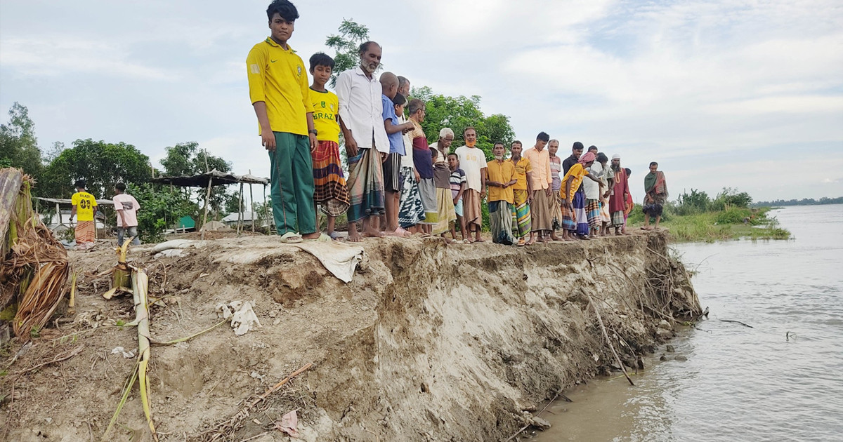 রাক্ষুসী যমুনার ভাঙনে বিলীন ফসলি জমি-বসতভিটা