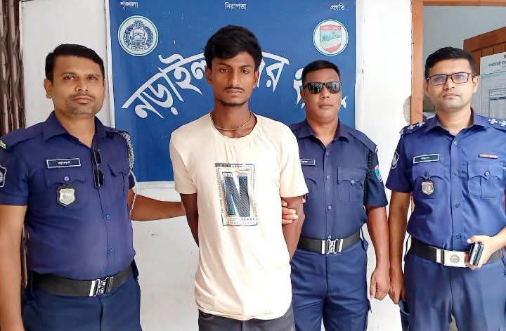 নড়াইলে প্রতিবন্ধী আনোয়ার হত্যা মামলার  আসামি আকাশ গ্রেপ্তার