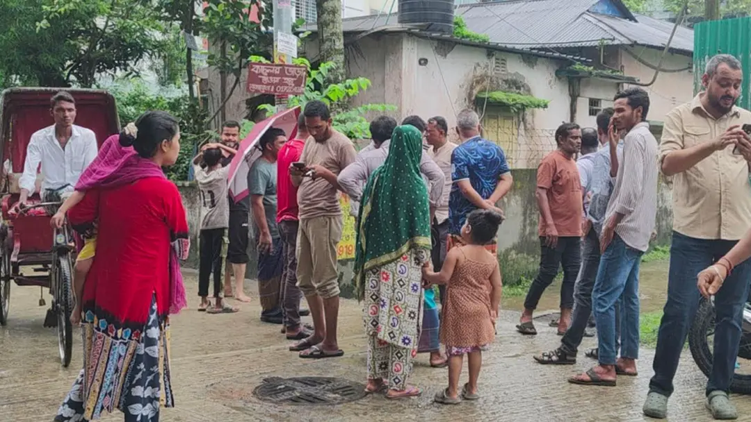 বাড়ির ভেতর জমে থাকা বৃষ্টির পানিতে ডুবে ৮ মাসের শিশুর মৃত্যু