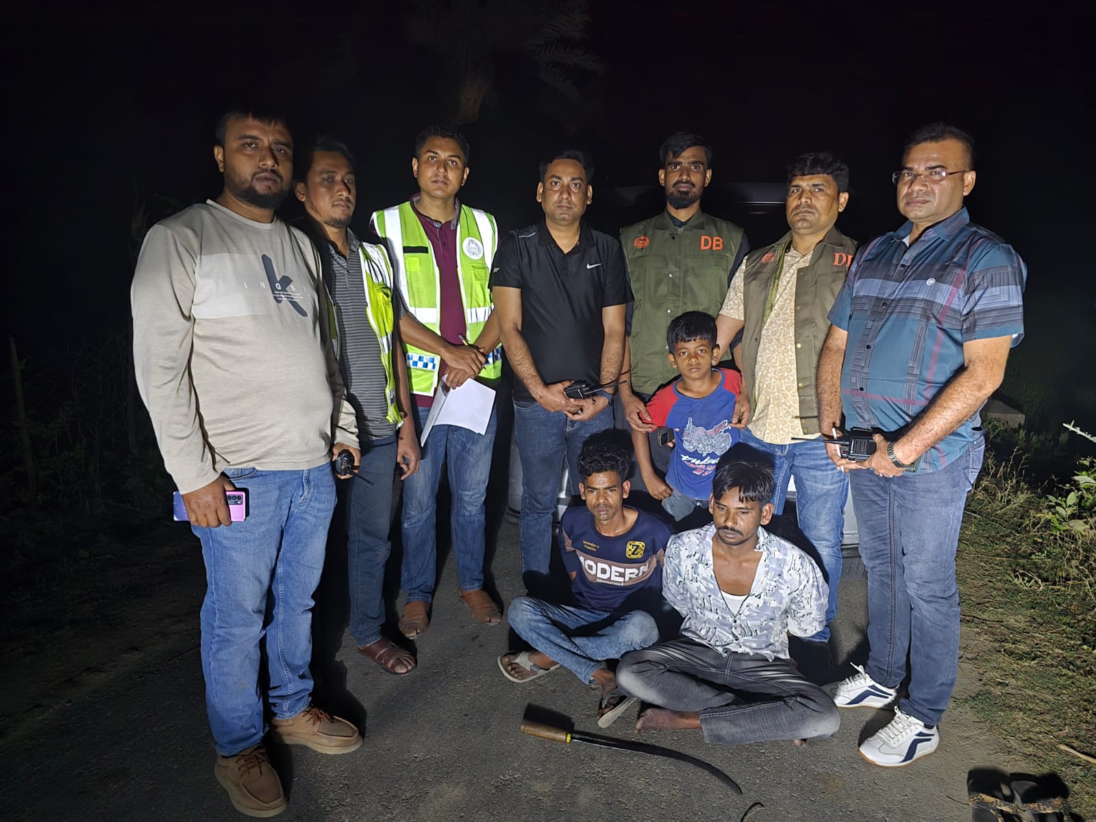 চুয়াডাঙ্গায় নিজের সন্তানকে জিম্মি করে মুক্তিপণ দাবি, শ্বাসরুদ্ধকর অভিযানে উদ্ধার এবং গ্রেপ্তার ২