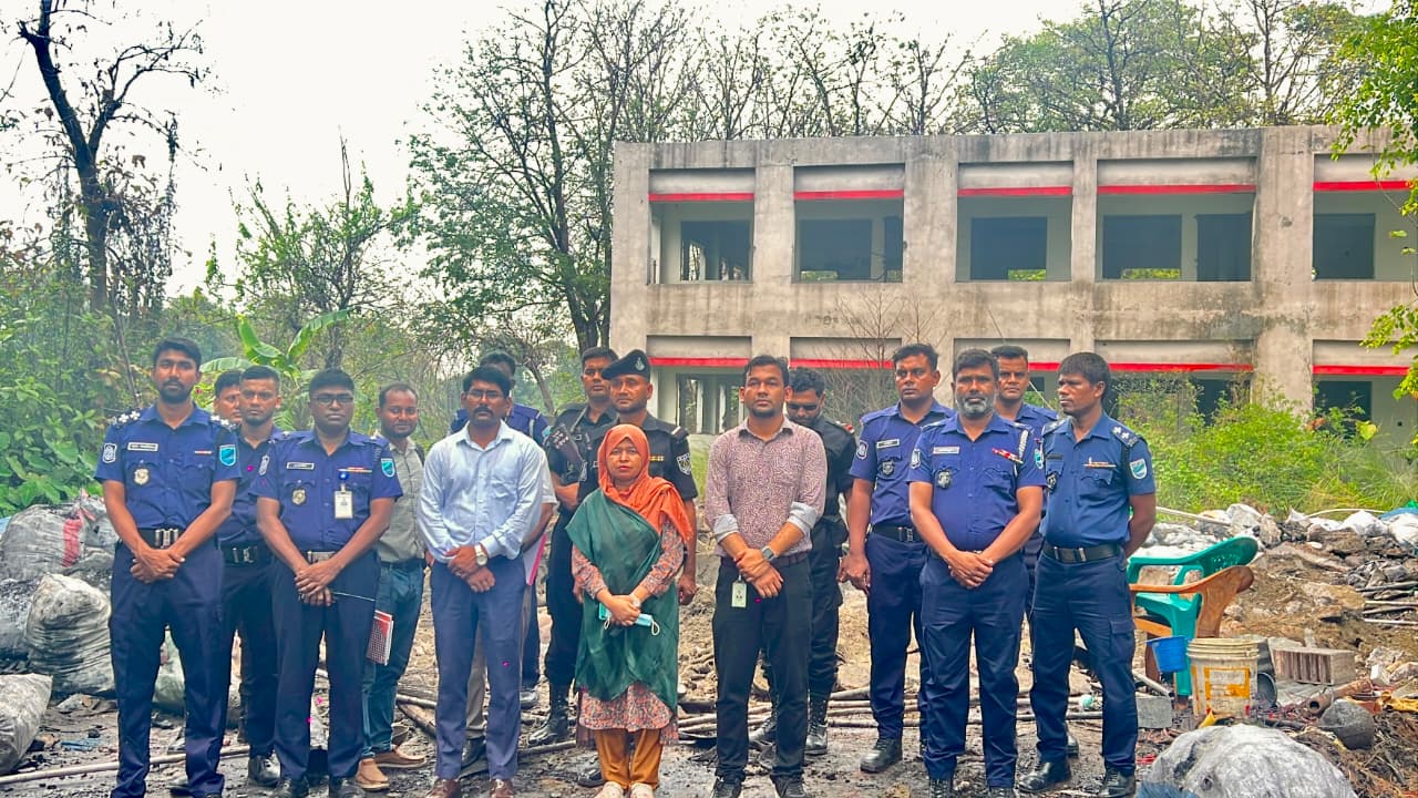 ধামরাইয়ে অবৈধ সীসা কারখানায় অভিযান, জরিমানা ২ লাখ