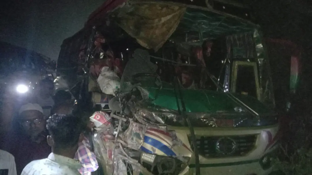 কিশোরগঞ্জে দুই বাসের মুখোমুখি সংঘর্ষ, আহত ২০