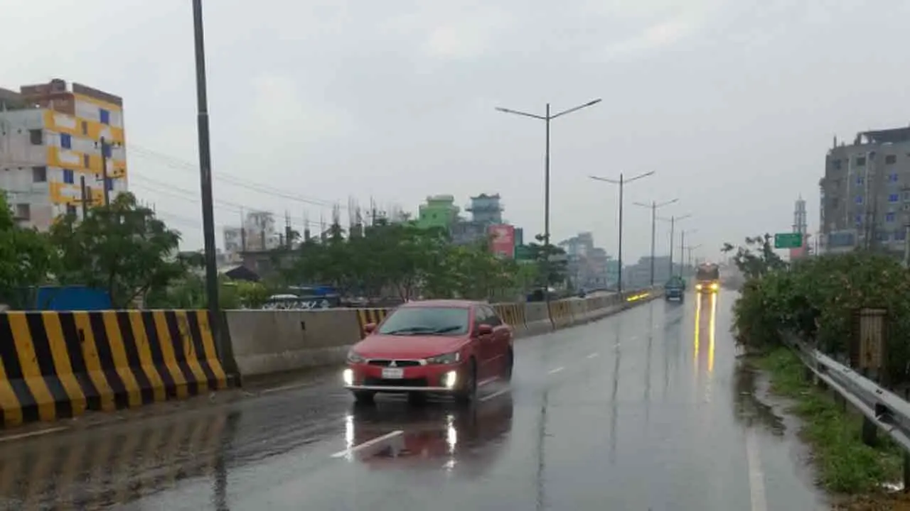 ২৪ ঘণ্টায় ঢাকায় ৬৫ মিমি বৃষ্টি, আজও বৃষ্টির আভাস