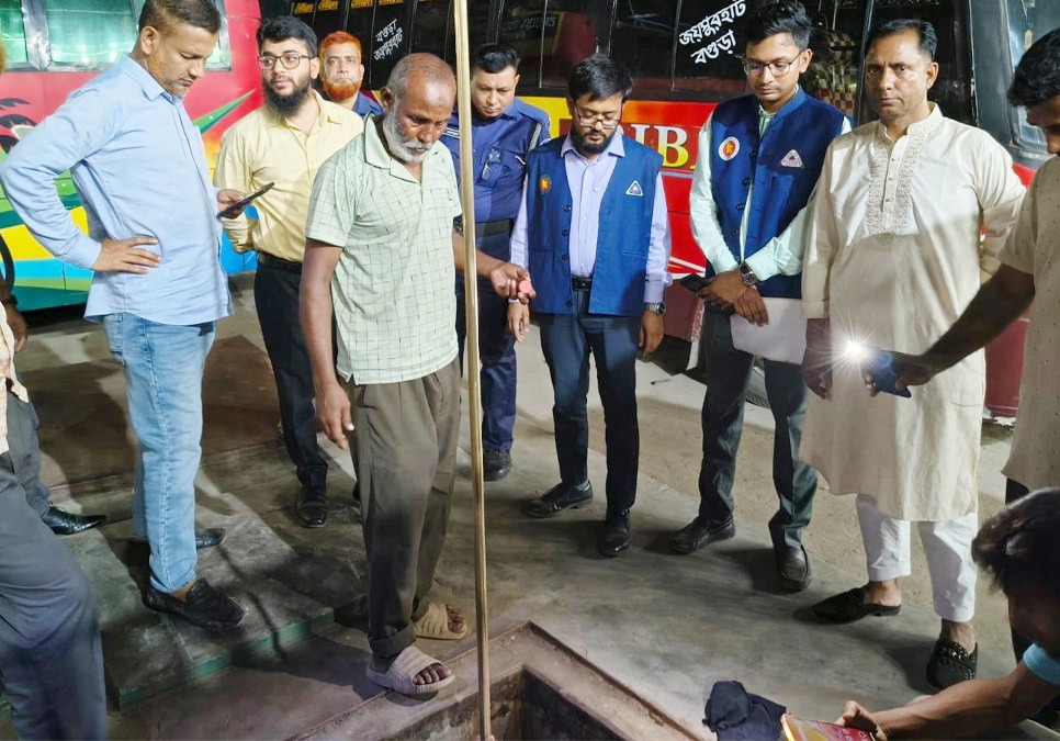 বগুড়ায় ফিলিং স্টেশনে ঝটিকা অভিযান, পরিমাপ যাচাইয়ে জরিমানা ও সতর্কবার্তা