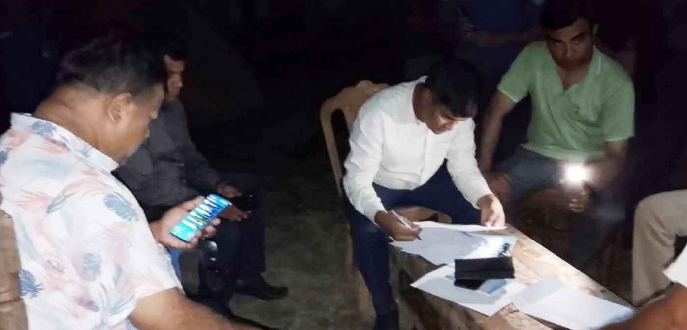 গাইবান্ধায় সাবেক ইউপি চেয়ারম্যানের বাড়ি থেকে ৭২ বস্তা সার জব্দ, অর্থদণ্ড