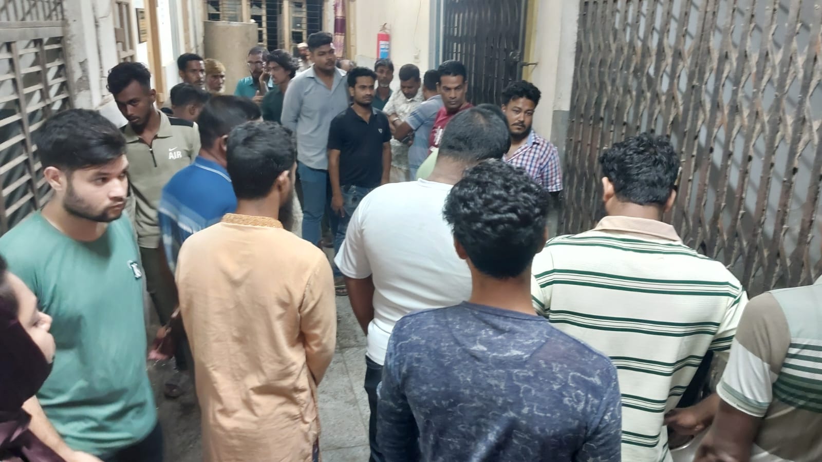 নানাবাড়ি যাওয়ার পথে প্রাণ গেল কলেজ ছাত্রীর
