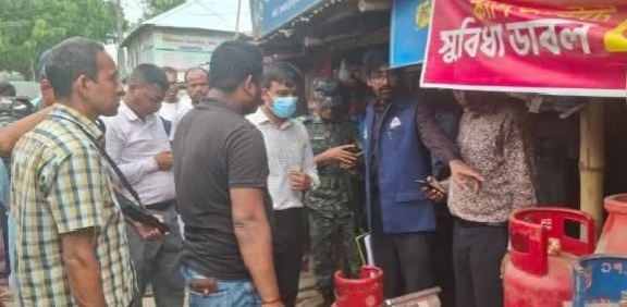 ফরিদপুরে বোতলে পেট্রোল বিক্রি' জরিমানা আদায় সহ তদারকি