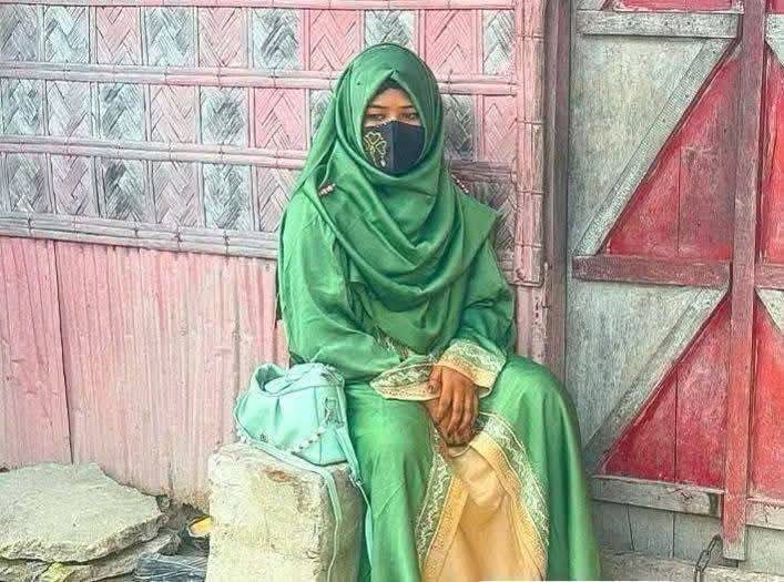 ফেনীর যুবকের সাথে ফেসবুকে প্রেম, বিয়ের দাবিতে প্রবাসীর বাড়িতে নীলফামারীর তরুণীর অবস্থান