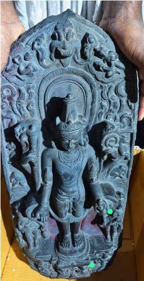 মাটির বুক থেকে উঠে এলো বিষ্ণু মূর্তি