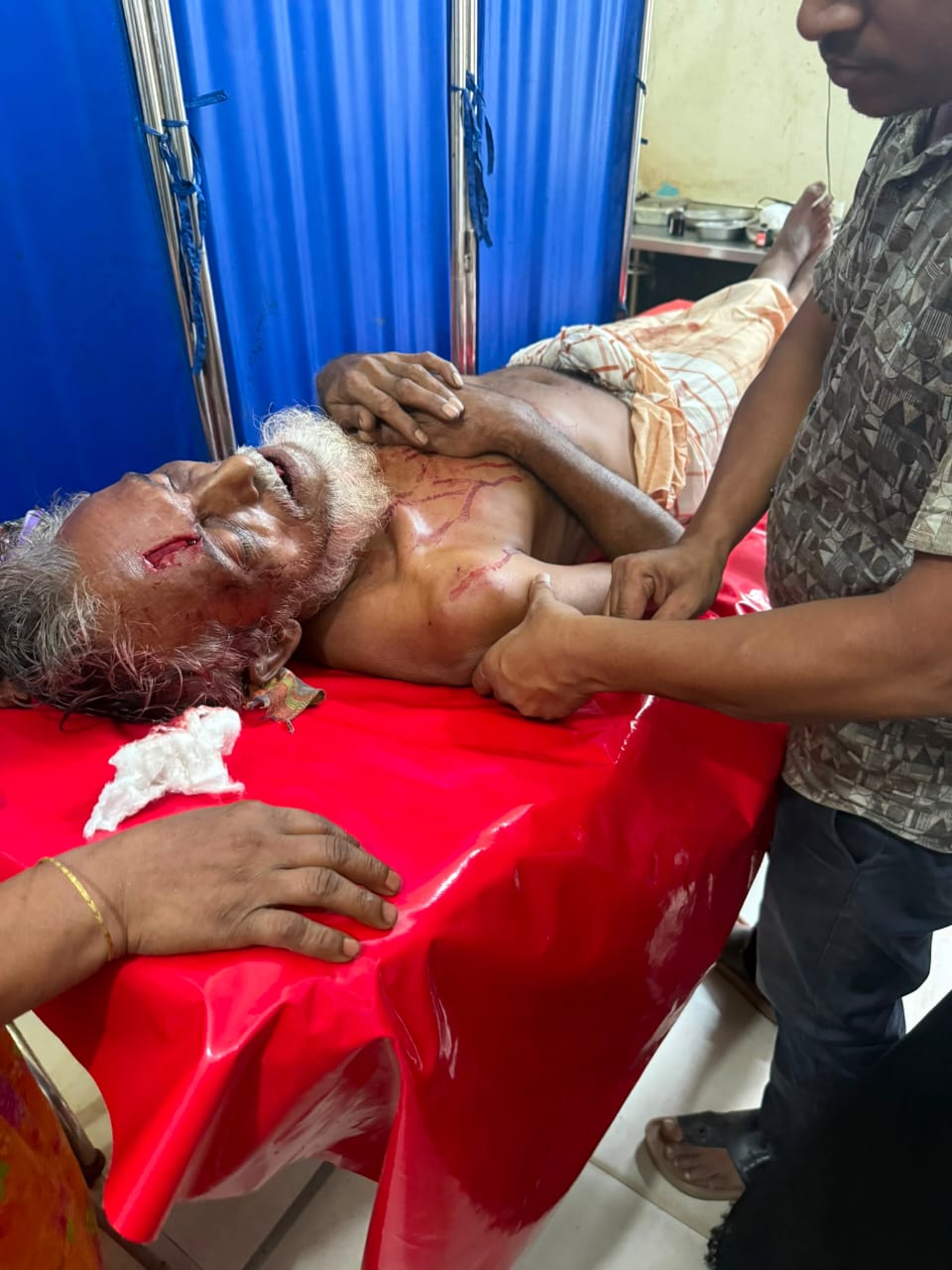 কুলাউড়ায় চুরির অভিযোগকে কেন্দ্র করে বৃদ্ধ ব্যবসায়ীর ওপর হামলার অভিযোগ