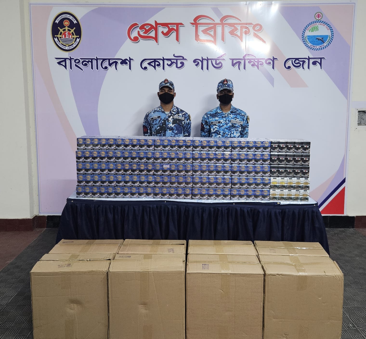 ভোলার বোরহানউদ্দিনে  অবৈধ সিগারেট জব্দ করেছে কোস্ট গার্ড