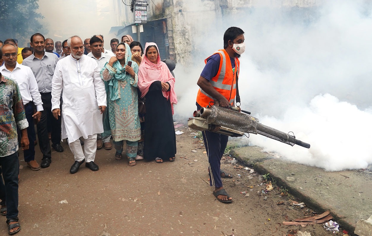 খুলনা মহানগরীতে ডেঙ্গুর রোধকল্পে মশক নিয়ন্ত্রণে গৃহীত ক্রাশ প্রোগ্রাম শুরু
