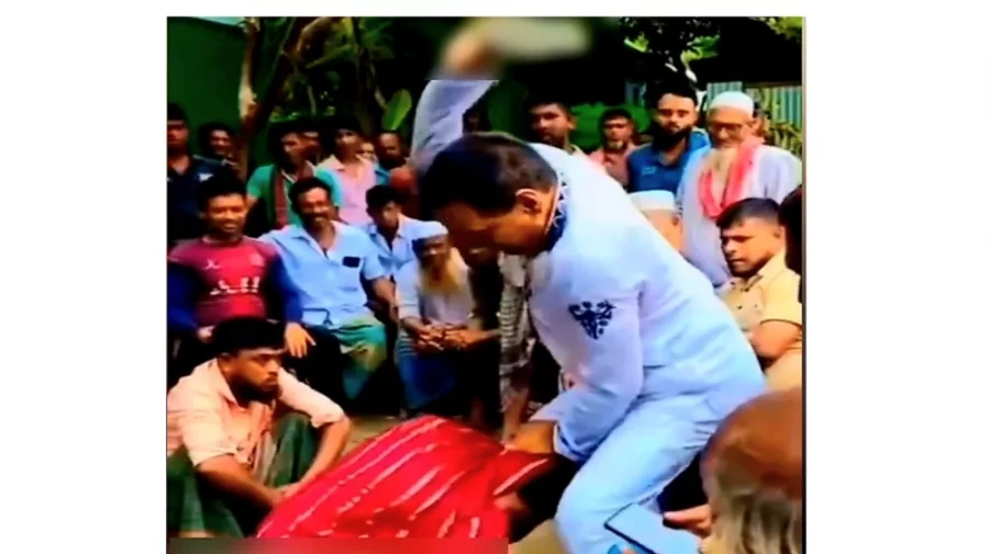 কুমিল্লায় প্রকাশ্যে নারীকে জুতাপেটা, চেয়ারম্যান অভিযুক্ত