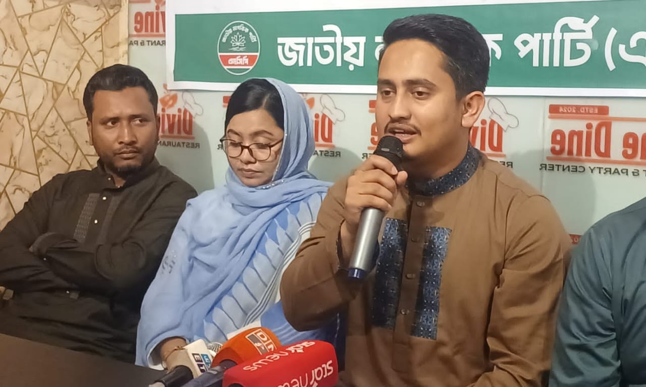 শেখ হাসিনা ফিরলে তাকে বিমানবন্দর থেকে ফাঁসির কাষ্ঠে নিতে জুলাই শহীদদের পরিবারই যথেষ্ট: সারজিস আলম