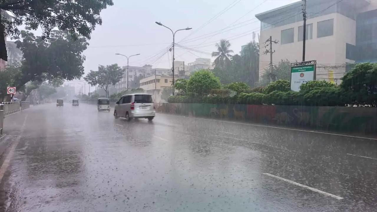 ২৪ ঘণ্টায় ঢাকায় ২০ মিলিমিটার বৃষ্টি, আজও বজ্রসহ বৃষ্টির আভাস