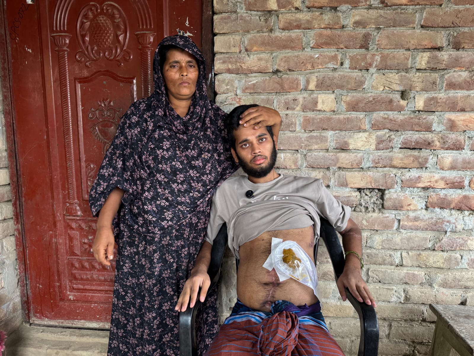 দালাল চক্রের ফাঁদে পড়ে ইরান যাত্রা,বুকে গুলির ক্ষত নিয়ে দেশে ফিরলেন যুবক শান্ত, ন্যায় বিচার কামনা পরিবারের