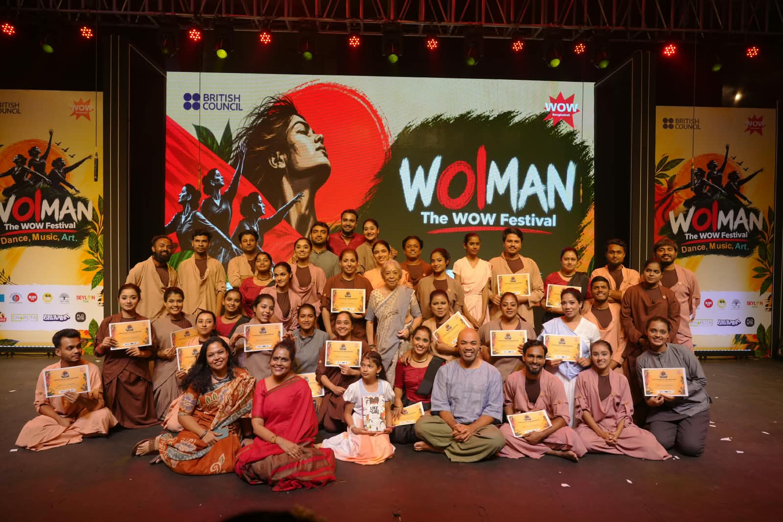 ওম্যান: দ্য ওয়াও ফেস্টঃ নাচ, সংলাপ ও শিল্পকর্মে উঠে এলো নারীর জীবন ও পরিচয়ের গল্প