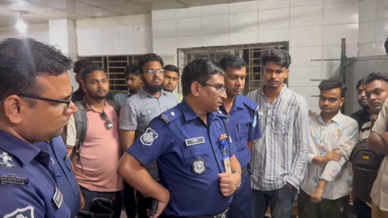 শ্রীপুরে বিকাশের টাকাবাহী গাড়িতে হামলা, গুলিবিদ্ধ ক্যাশ ম্যানেজার