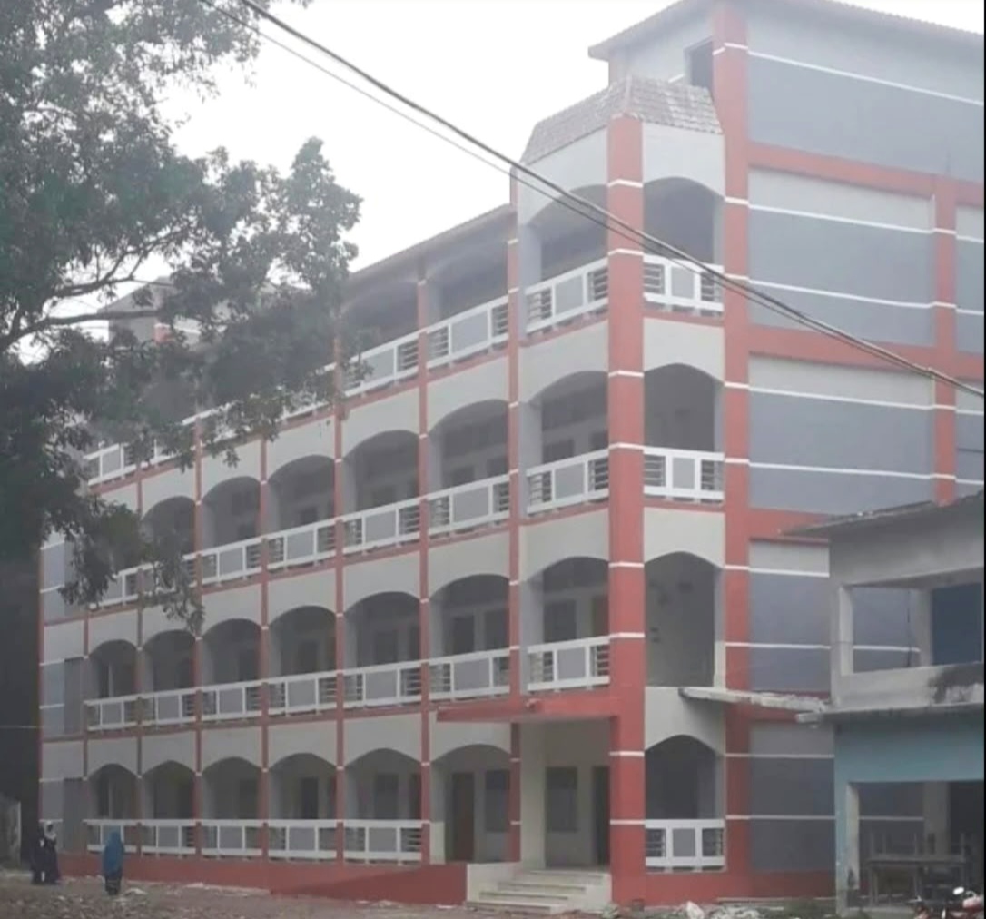 নড়াইলের লোহাগড়ায় অবসরপ্রাপ্ত শিক্ষকের নামে মিথ্যা মামলা দায়েরের অভিযোগ